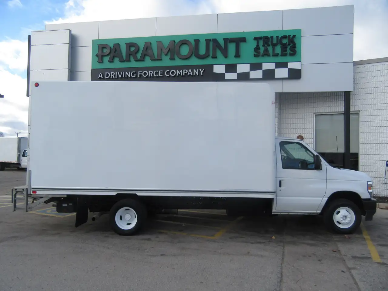 Ford E-450 Super Duty DRW снимка Ford E-450 Super Duty DRW