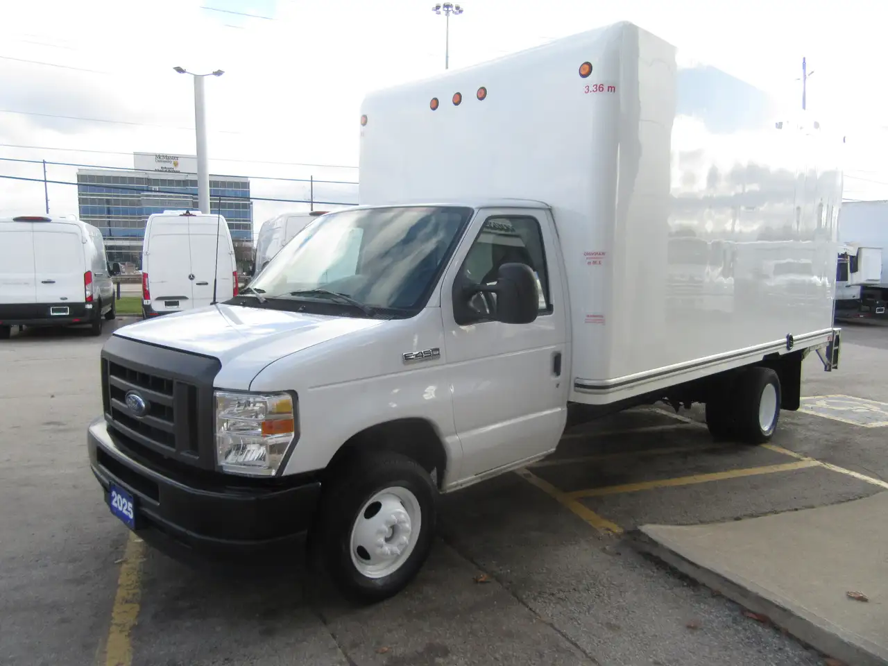 Ford E-450 Super Duty DRW снимка Ford E-450 Super Duty DRW