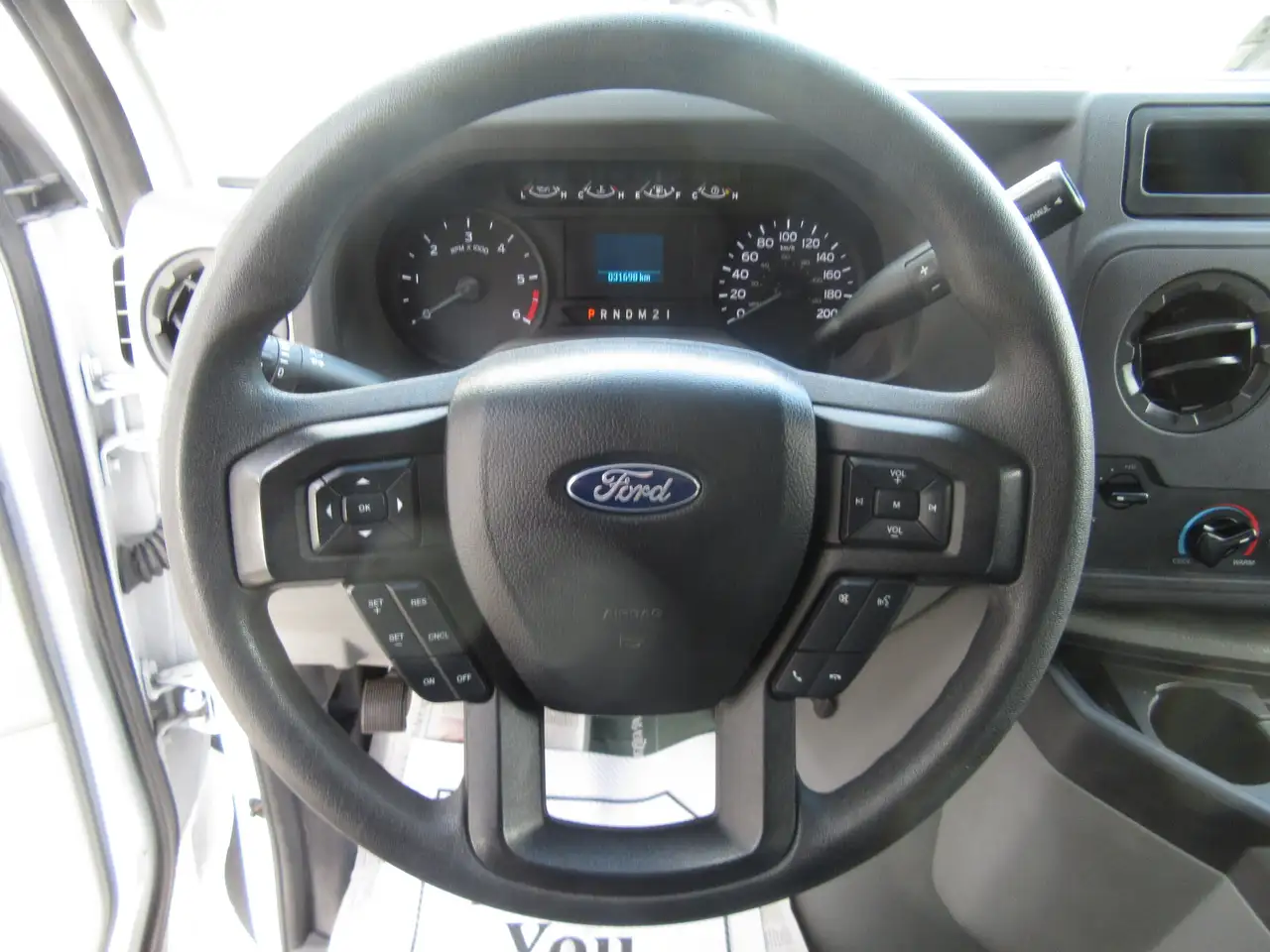 Ford E-450 Super Duty DRW снимка Ford E-450 Super Duty DRW