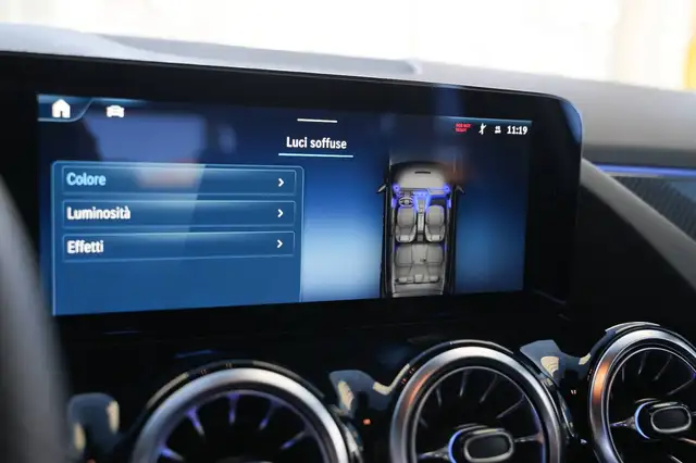 Mercedes-Benz GLA view 12