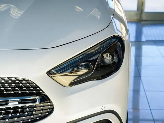 Mercedes-Benz GLA view 7