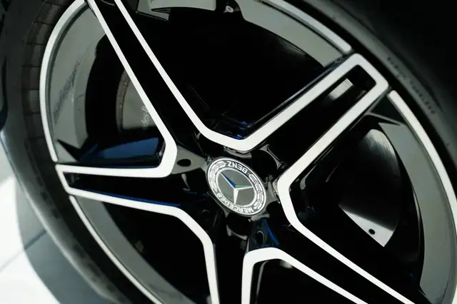 Mercedes-Benz GLA view 19