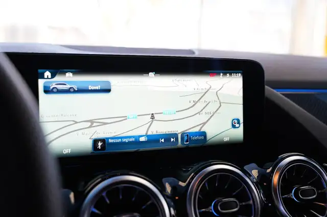 Mercedes-Benz GLA view 22