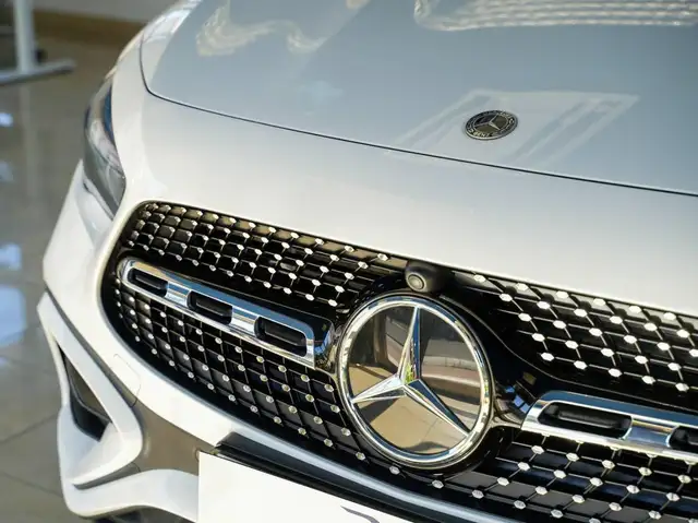 Mercedes-Benz GLA view 8
