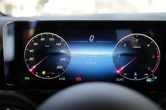 Mercedes-Benz GLA view 11