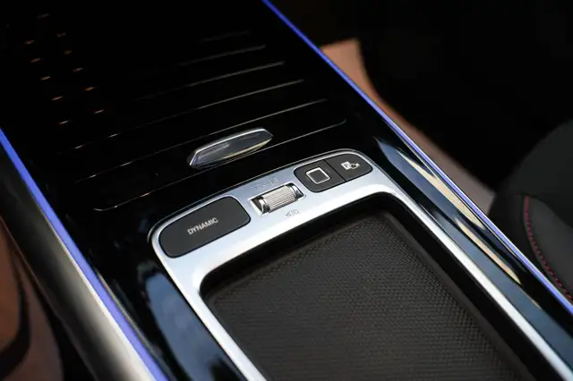 Mercedes-Benz GLA view 14