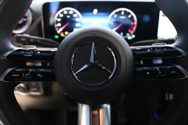 Mercedes-Benz GLA view 13