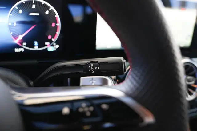 Mercedes-Benz GLA view 23