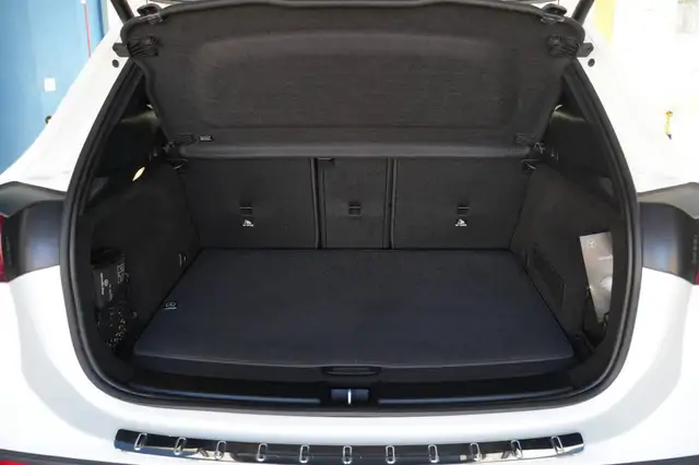 Mercedes-Benz GLA view 17