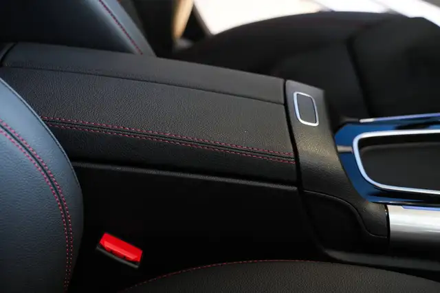 Mercedes-Benz GLA view 30