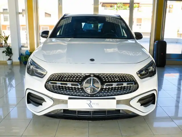 Mercedes-Benz GLA view 2