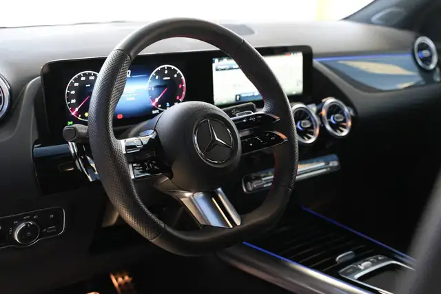 Mercedes-Benz GLA view 25