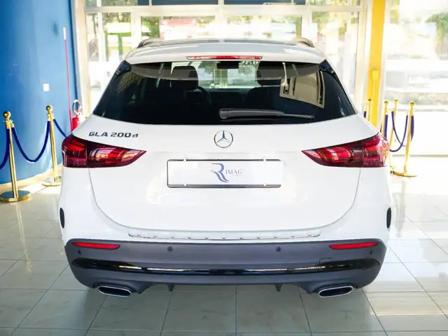 Mercedes-Benz GLA view 5