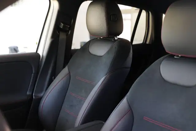 Mercedes-Benz GLA view 26