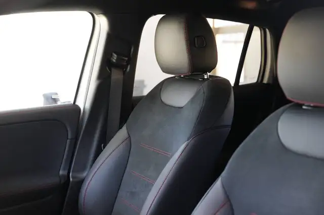 Mercedes-Benz GLA view 28