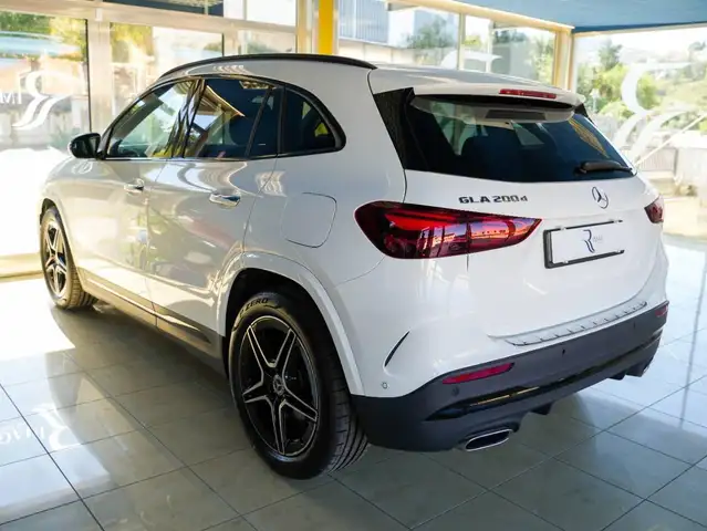 Mercedes-Benz GLA view 6