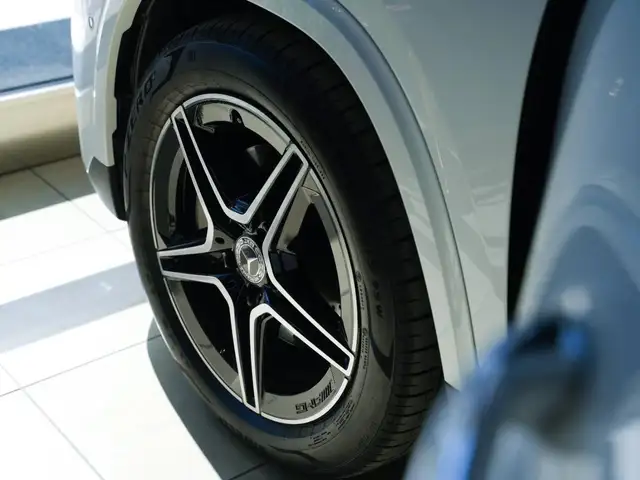 Mercedes-Benz GLA view 18