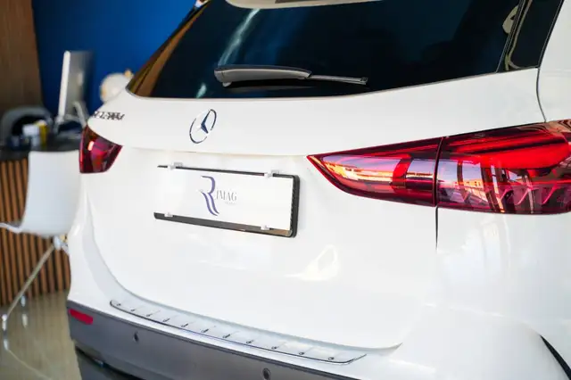 Mercedes-Benz GLA view 16