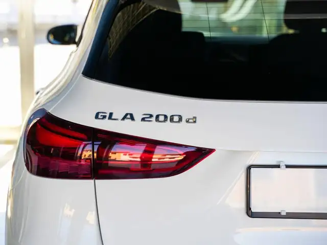 Mercedes-Benz GLA view 24