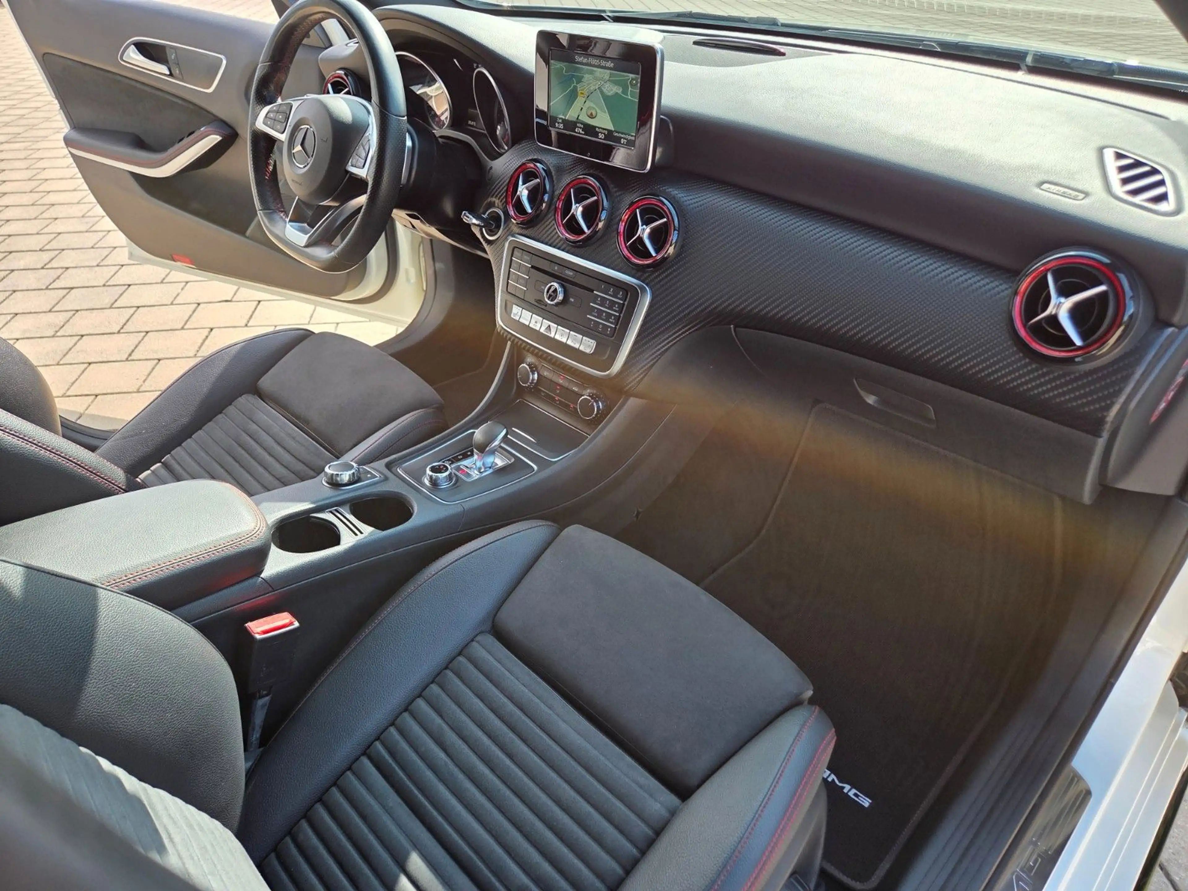 Mercedes-Benz A 45 AMG 4Matic Sport *LED *Aero* — photo 13