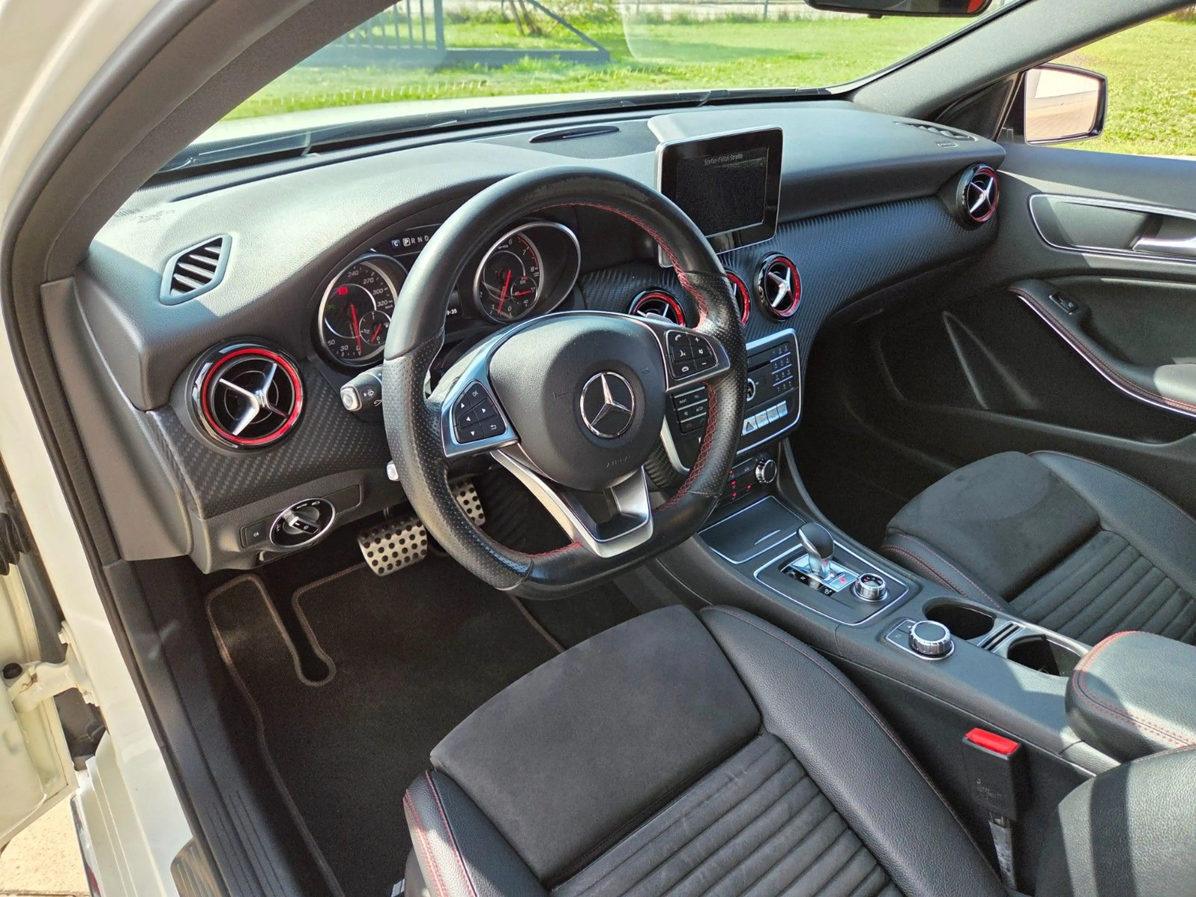 Mercedes-Benz A 45 AMG 4Matic Sport *LED *Aero* — photo 10