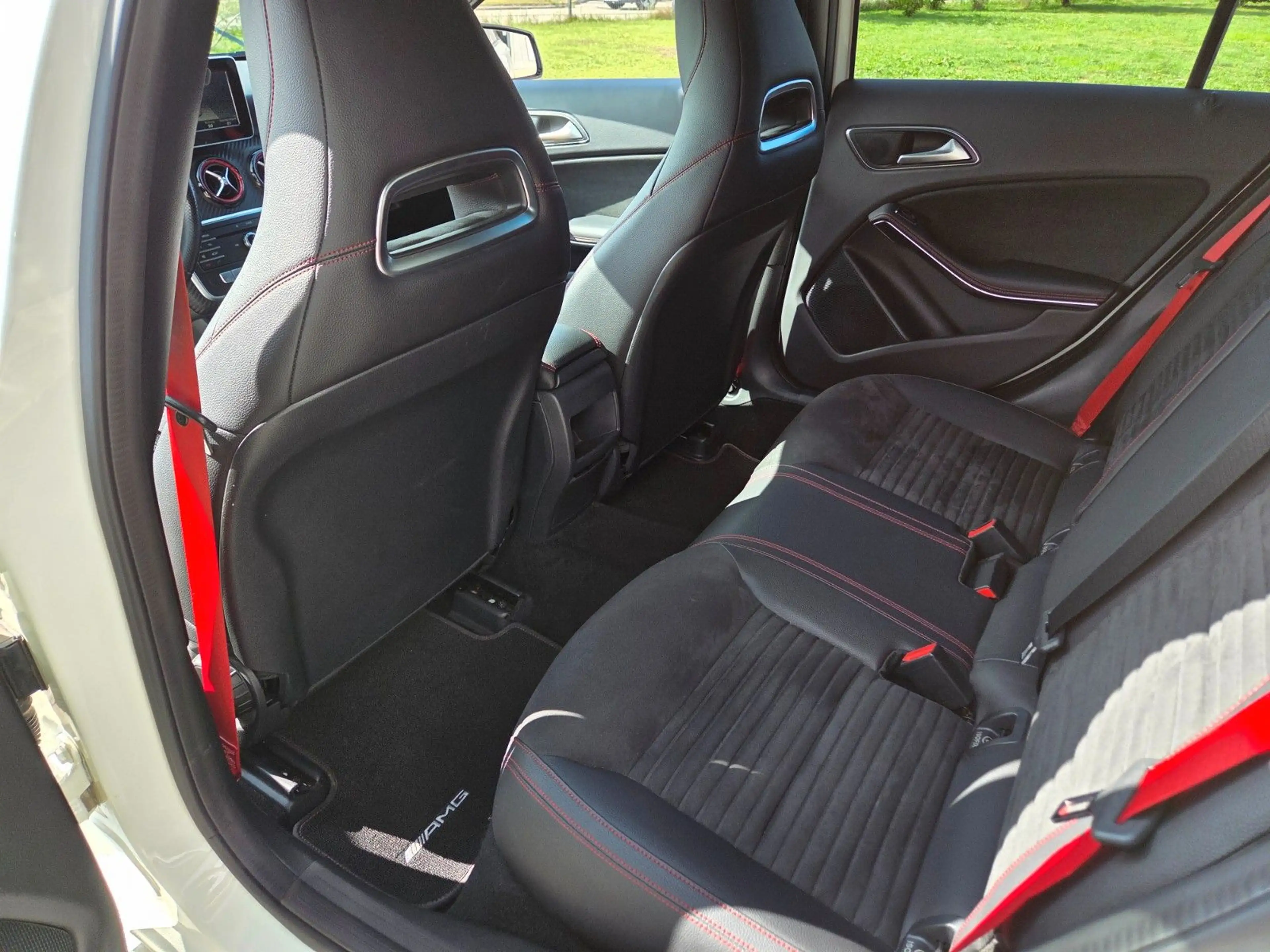 Mercedes-Benz A 45 AMG 4Matic Sport *LED *Aero* — photo 16