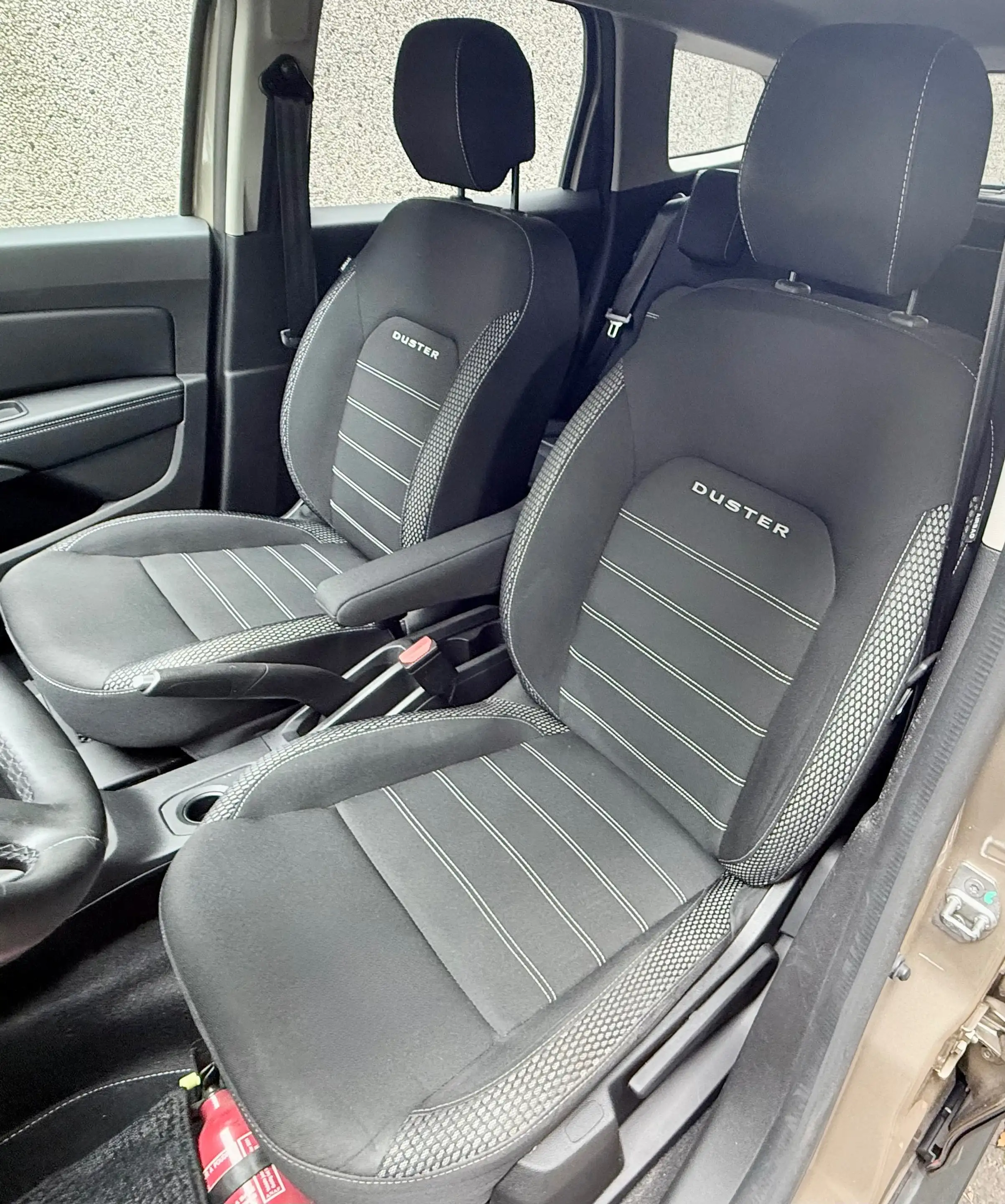 Dacia Duster 1ERE MAIN // CLIMATISATION // 1.5 DCI // BOITE 6 // LEZ BXL OK — photo 9