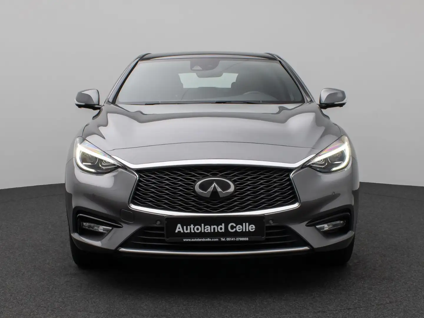 Infiniti Q30 2.2 d Premium 360°Panorama Navi Sitzhzg LED Grau - 2