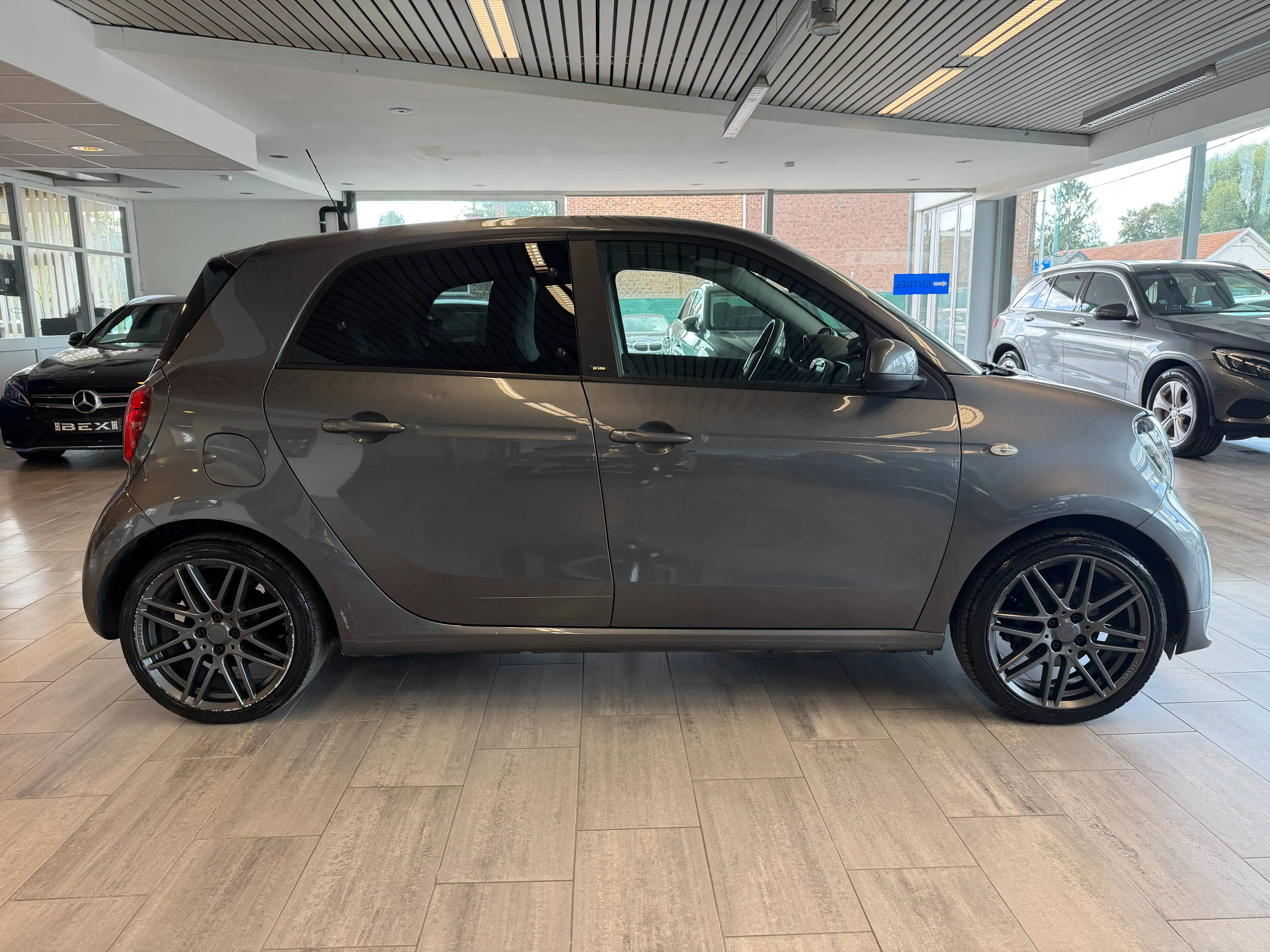 smart forFour Forfour 0.9 Turbo*BRABUS*1ERPROP*GARANTIE12MOIS*BOITE AUTO* TOIT PANO*CLIM*CUIR*LED* — photo 6