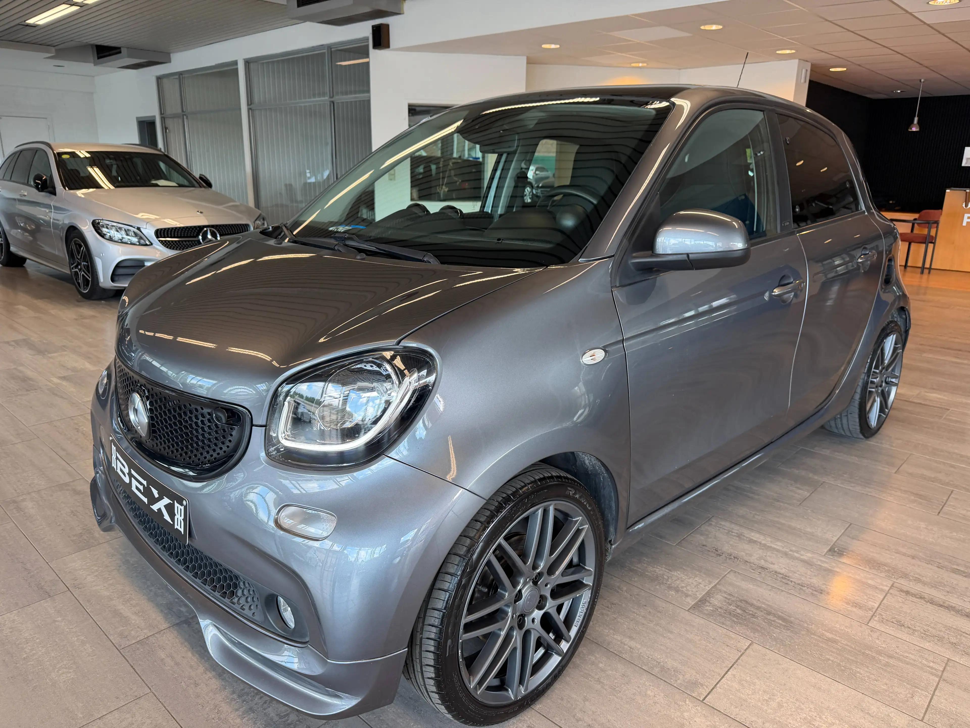 smart forFour Forfour 0.9 Turbo*BRABUS*1ERPROP*GARANTIE12MOIS*BOITE AUTO* TOIT PANO*CLIM*CUIR*LED* — photo 2