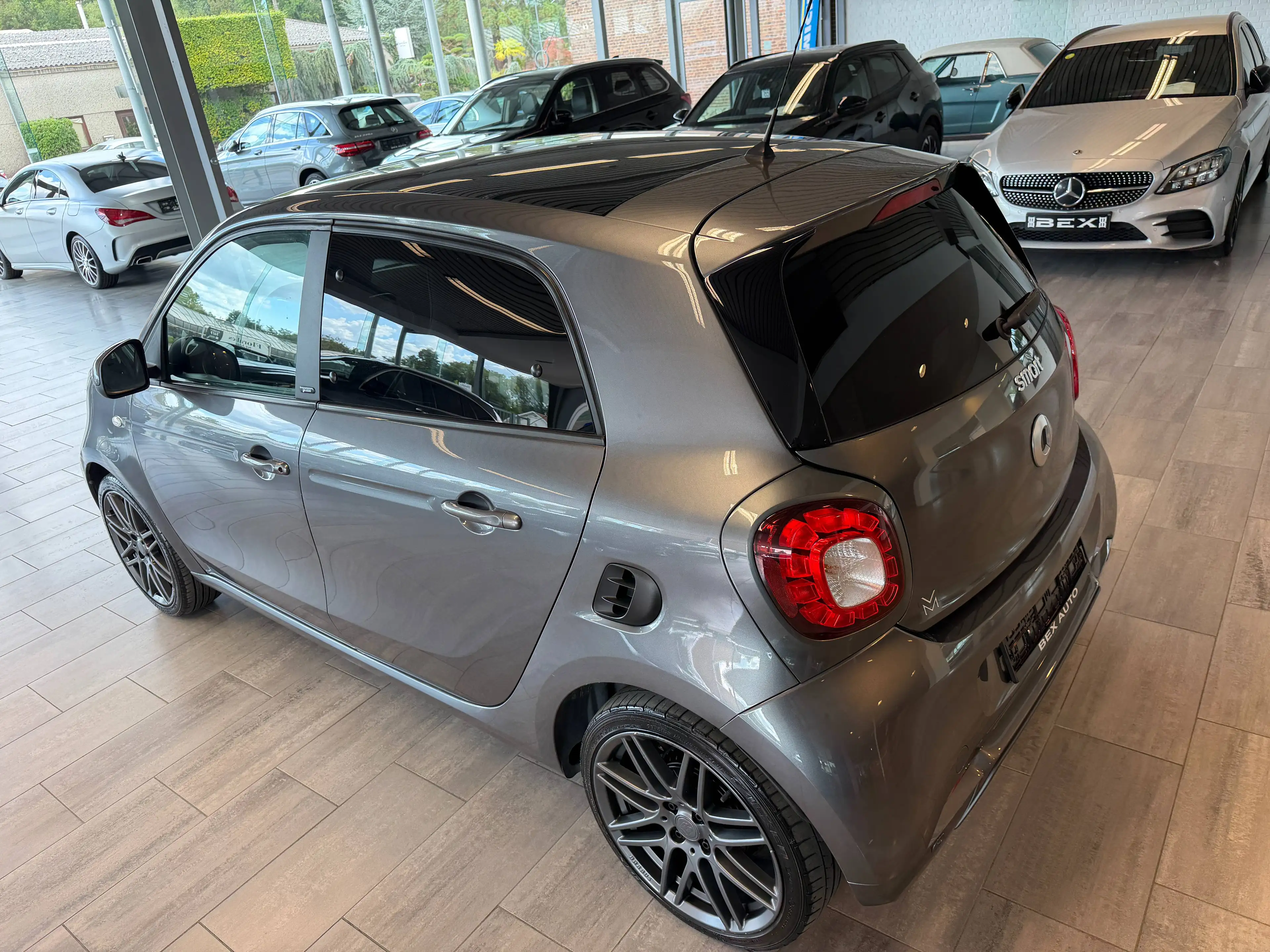 smart forFour Forfour 0.9 Turbo*BRABUS*1ERPROP*GARANTIE12MOIS*BOITE AUTO* TOIT PANO*CLIM*CUIR*LED* — photo 11