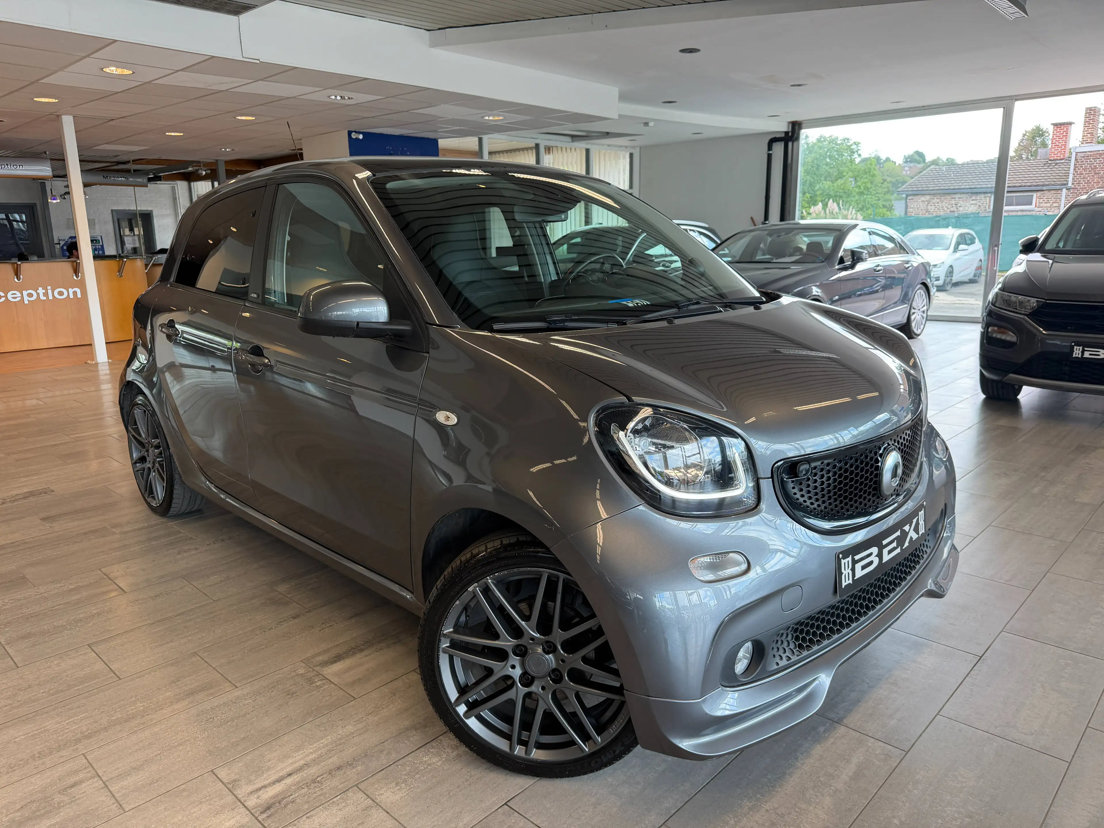 smart forFour Forfour 0.9 Turbo*BRABUS*1ERPROP*GARANTIE12MOIS*BOITE AUTO* TOIT PANO*CLIM*CUIR*LED* — photo 3