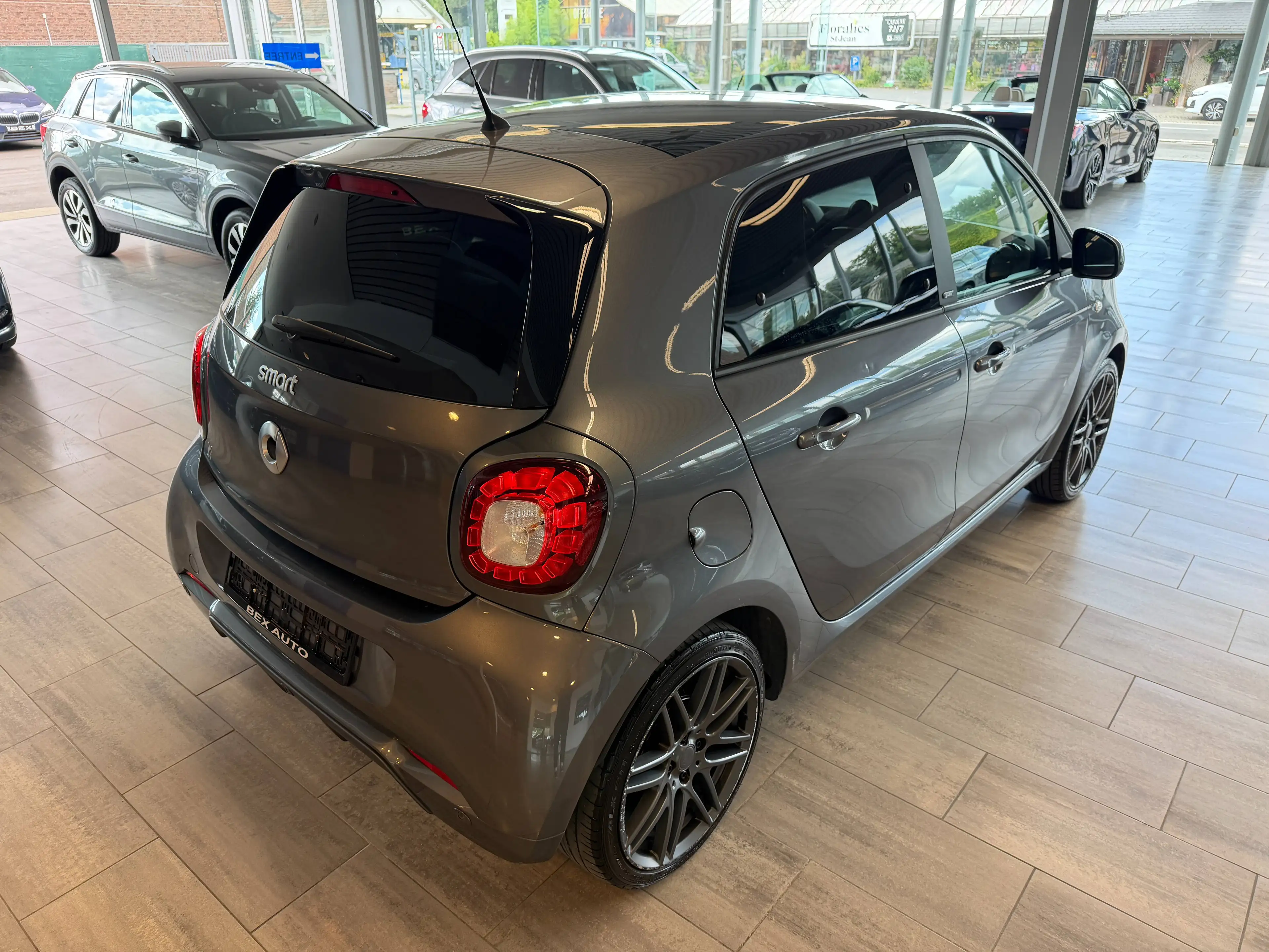 smart forFour Forfour 0.9 Turbo*BRABUS*1ERPROP*GARANTIE12MOIS*BOITE AUTO* TOIT PANO*CLIM*CUIR*LED* — photo 9