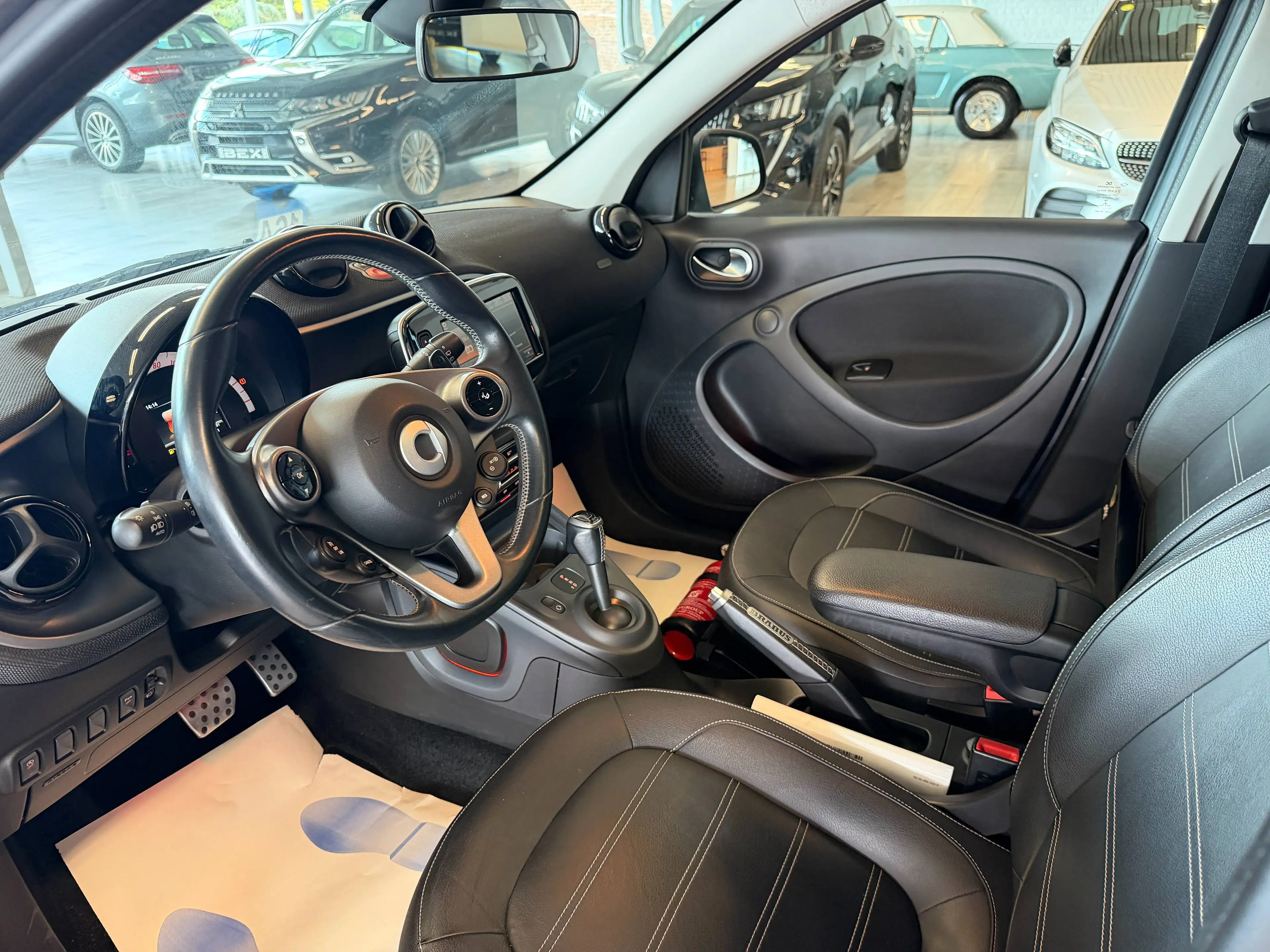 smart forFour Forfour 0.9 Turbo*BRABUS*1ERPROP*GARANTIE12MOIS*BOITE AUTO* TOIT PANO*CLIM*CUIR*LED* — photo 13