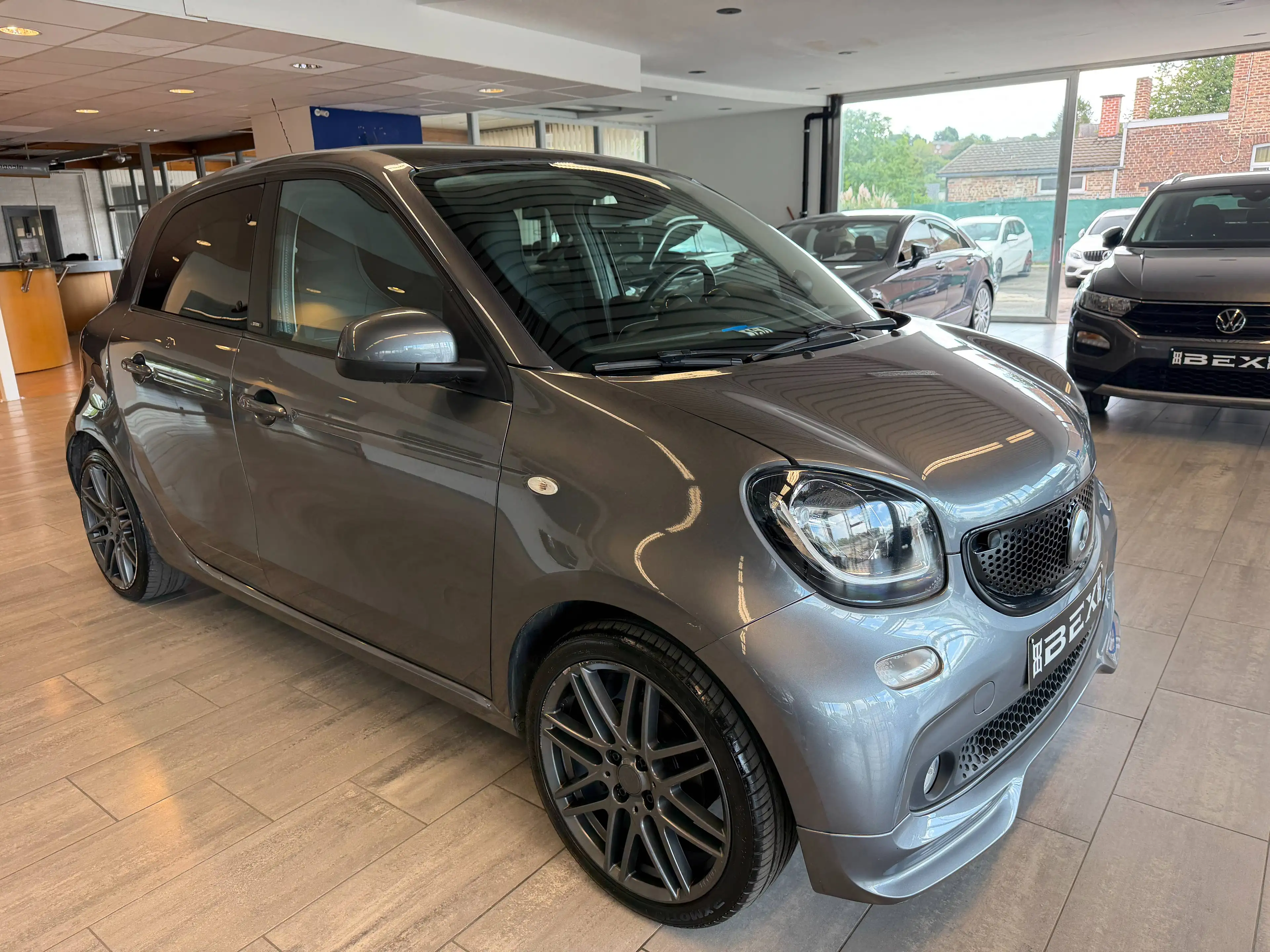 smart forFour Forfour 0.9 Turbo*BRABUS*1ERPROP*GARANTIE12MOIS*BOITE AUTO* TOIT PANO*CLIM*CUIR*LED* — photo 4