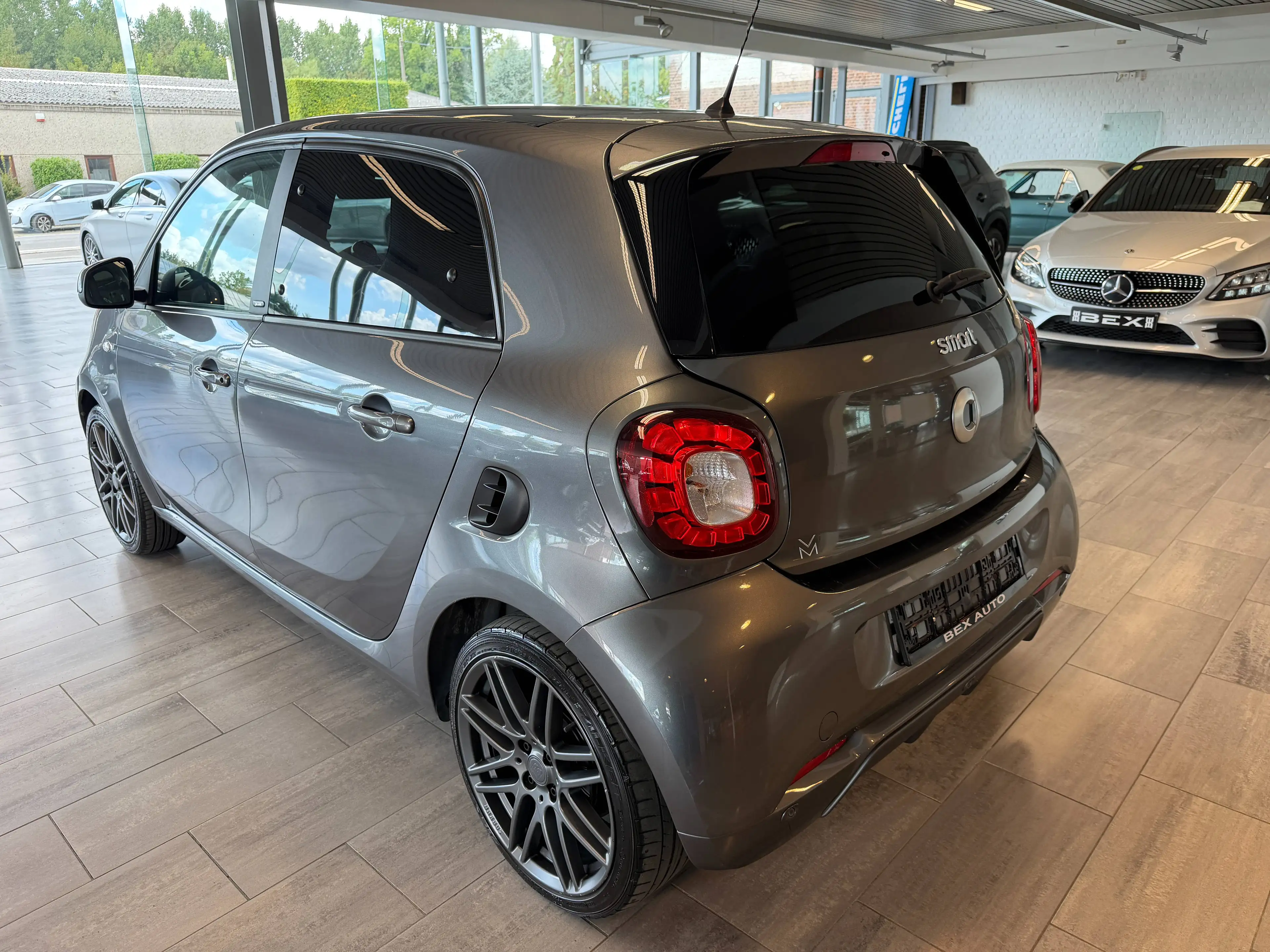 smart forFour Forfour 0.9 Turbo*BRABUS*1ERPROP*GARANTIE12MOIS*BOITE AUTO* TOIT PANO*CLIM*CUIR*LED* — photo 10