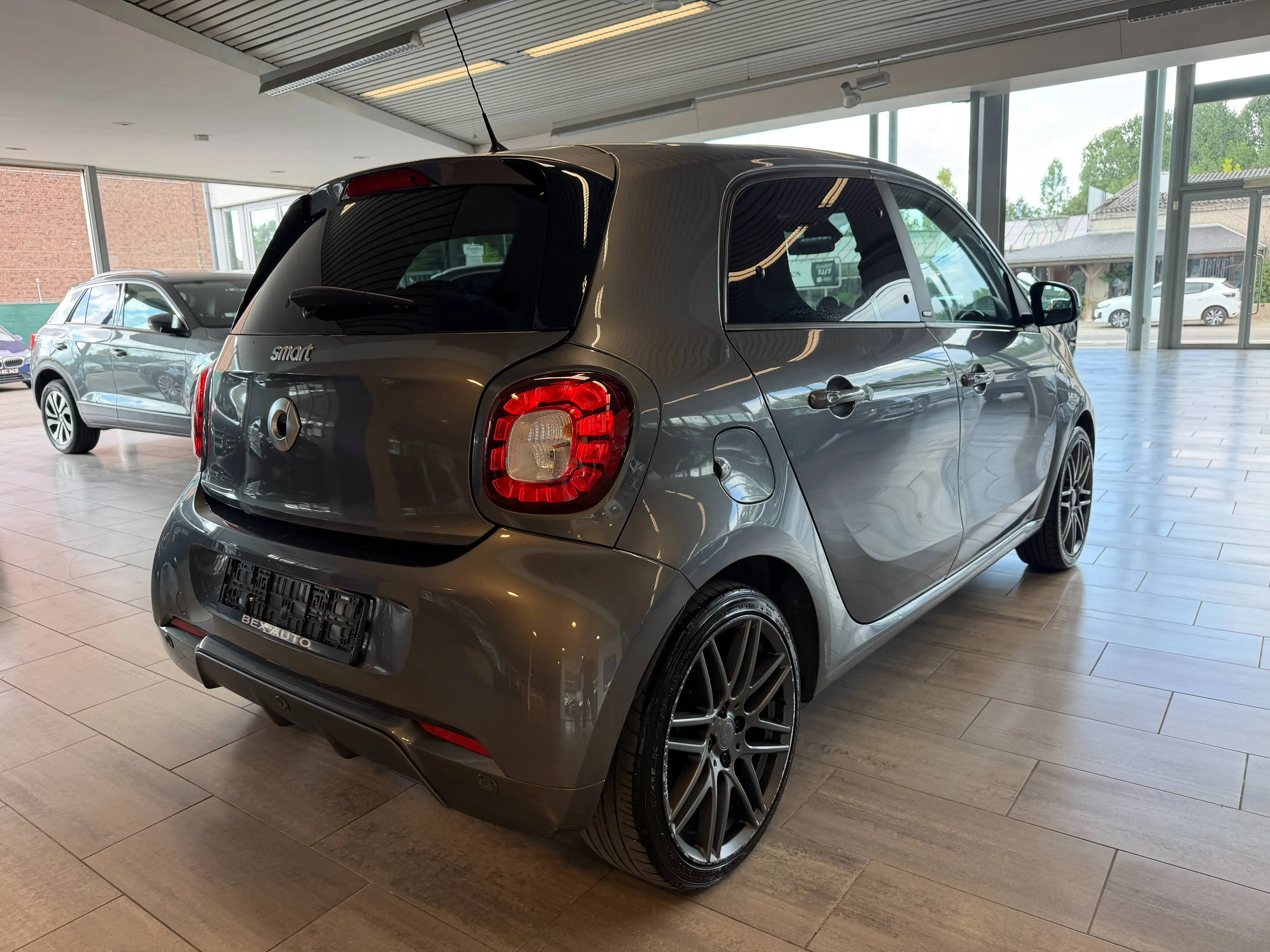 smart forFour Forfour 0.9 Turbo*BRABUS*1ERPROP*GARANTIE12MOIS*BOITE AUTO* TOIT PANO*CLIM*CUIR*LED* — photo 8