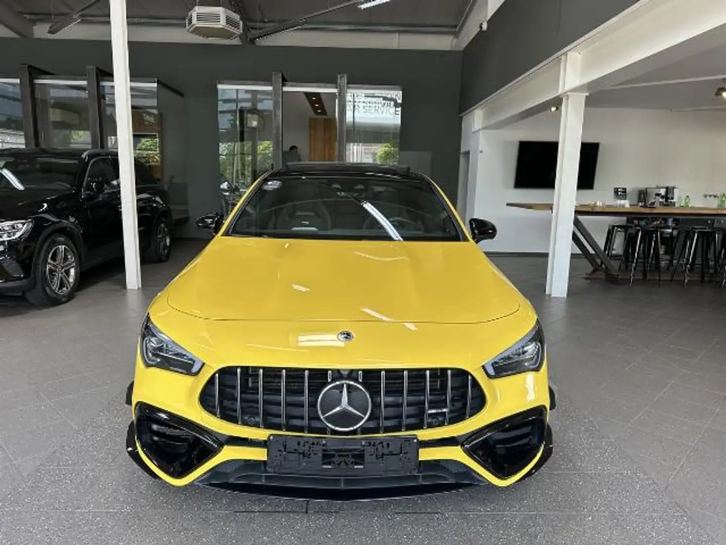 Mercedes-Benz CLA 45 AMG 4M LED Pano Aero Burmester 360 Performance Sitze Jaune - 2