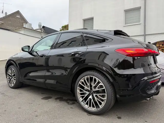 Audi Q5 view 11