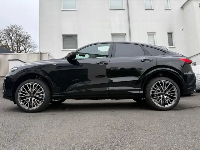 Audi Q5 view 10
