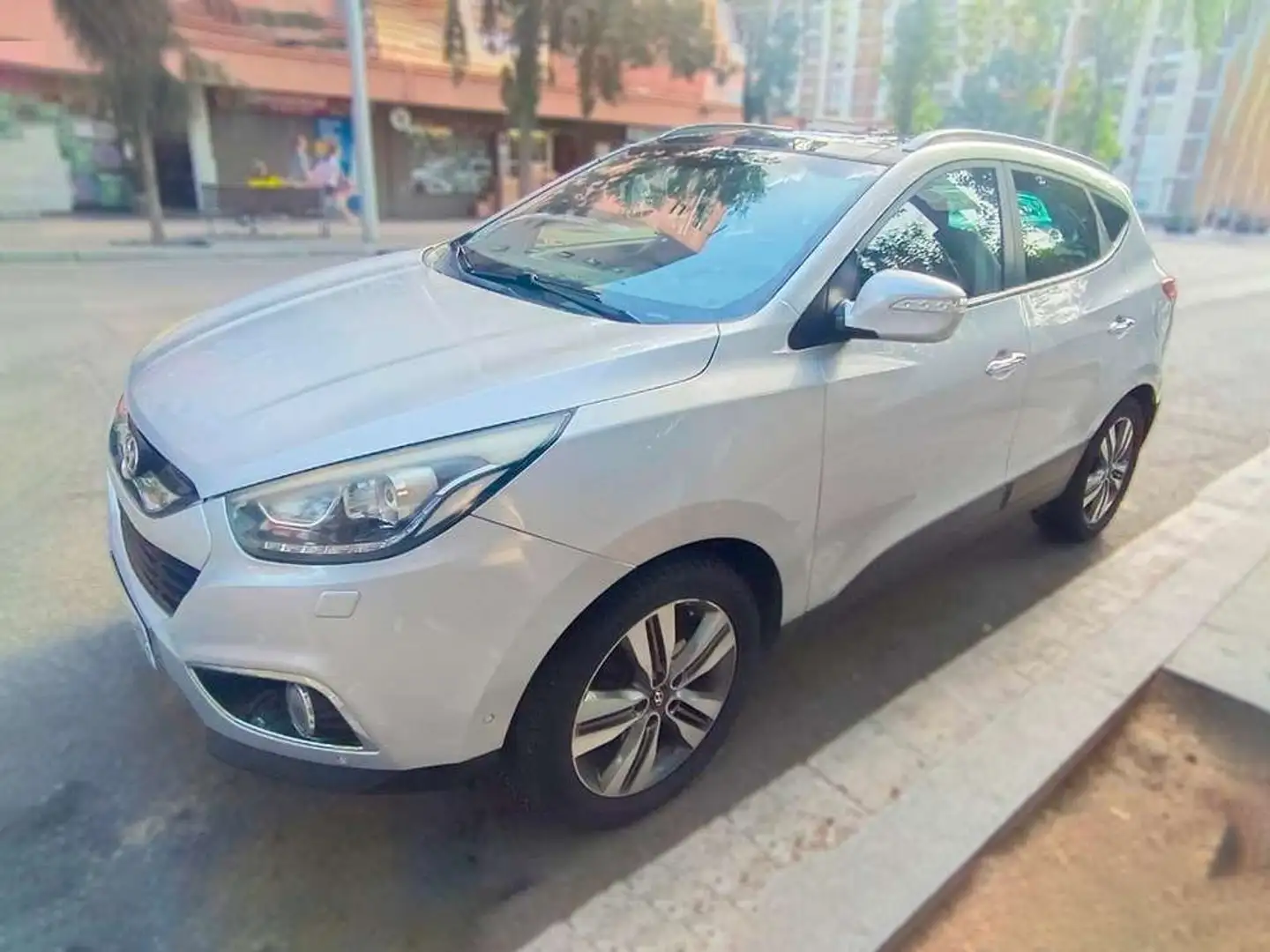 Hyundai iX35 2.0CRDI Tecno Sky 4x2 Gris - 2