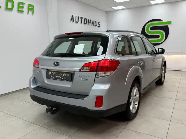 Subaru Outback view 4
