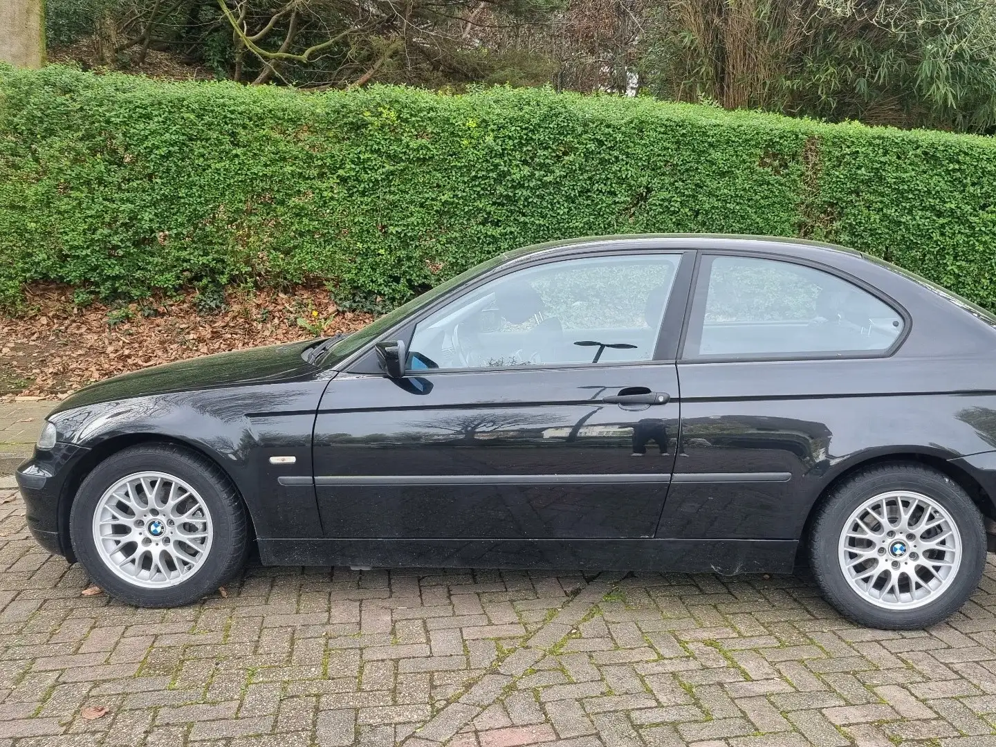 BMW 316 ti Zwart - 2