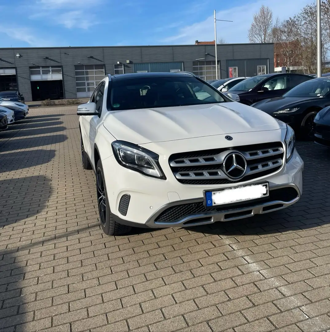Mercedes-Benz GLA 250 Bílá - 1