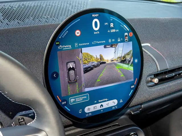 Mini Hatch view 9