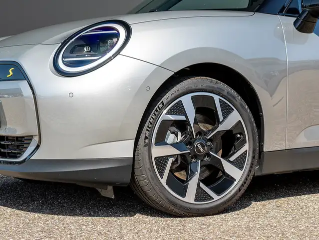 Mini Hatch view 21