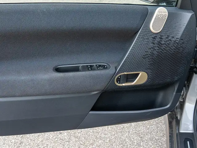 Mini Hatch view 17