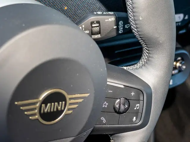 Mini Hatch view 14