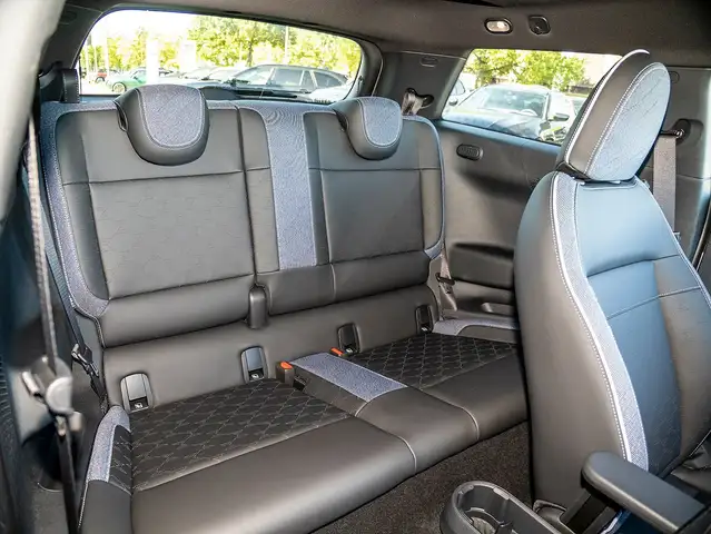 Mini Hatch view 19