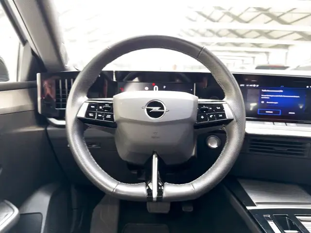 Opel Astra view 10